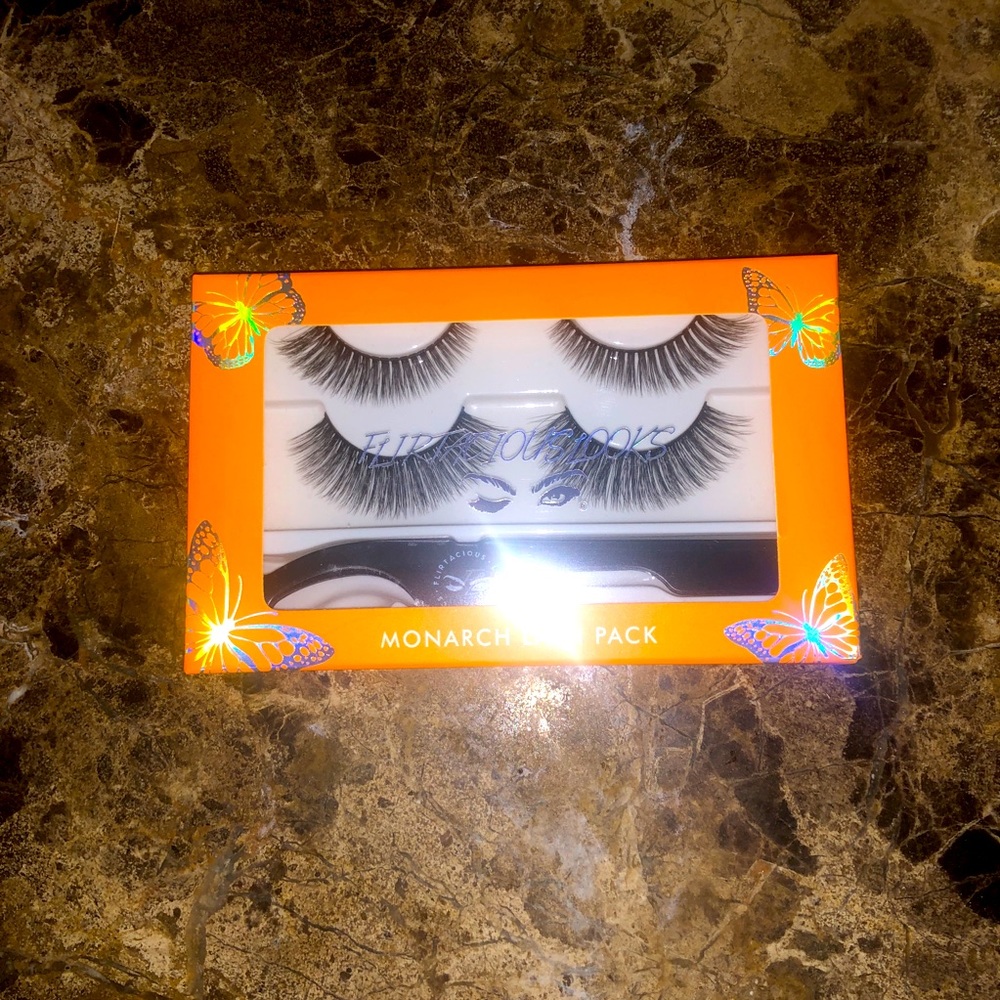 🔥 5/$50 BNIB Flirtatious Looks MONARCH Lashes Pack Bundle Duo w/applicator Silk